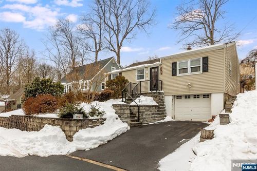 19 Pinecrest Ter, Wayne, NJ, 07470-5156 | Card Image