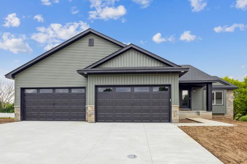 4695 3rd Street Loop Ne, Saint Cloud, MN, 56304-4675 | Card Image