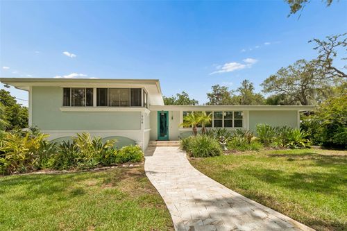 904 Bayshore Dr, Tarpon Springs, FL, 34689-2411 | Card Image