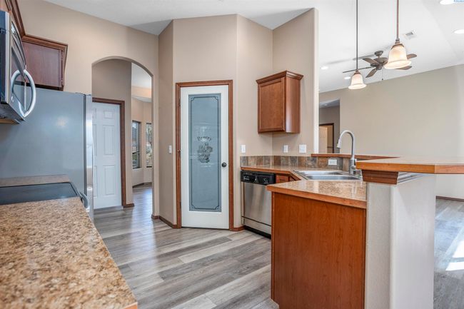 615 N Larkspur Ln, Home with 3 bedrooms, 2 bathrooms and null parking in Othello WA | Image 6