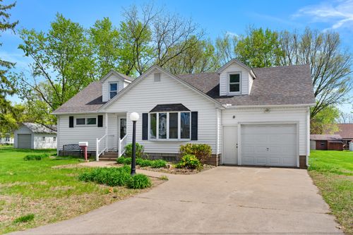 316 8th Ave, Camanche, IA, 52730-2226 | Card Image