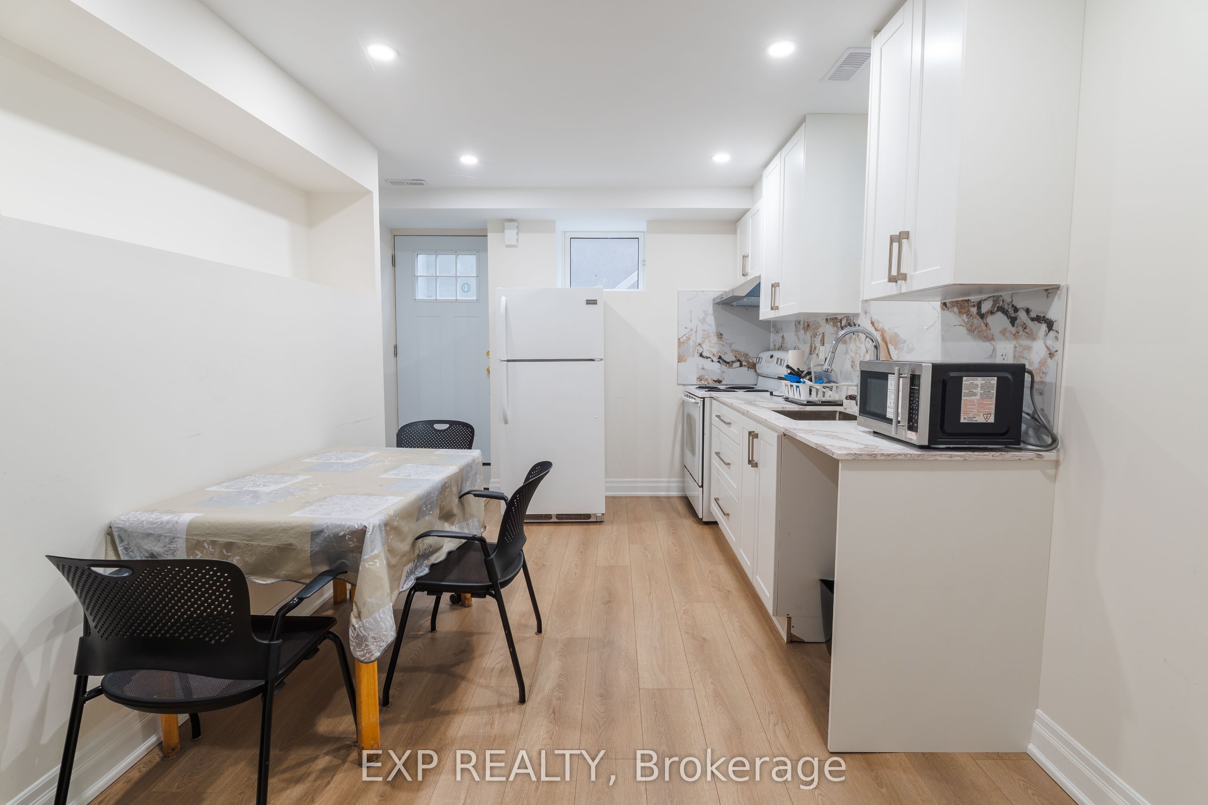 Residential Lease in Toronto E10 4