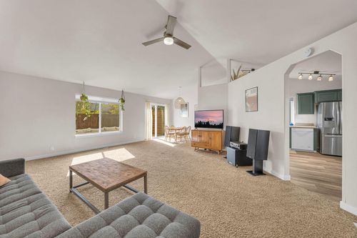 21347 Starling Dr, Bend, OR, 97701-9559 | Card Image