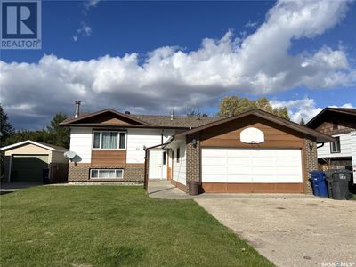 32 Stack Cres, House other with 4 bedrooms, 3 bathrooms and null parking in Meadow Lake SK | Image 1