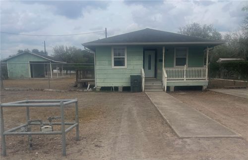 215 W 4th St, Alice, TX, 78332-4417 | Card Image