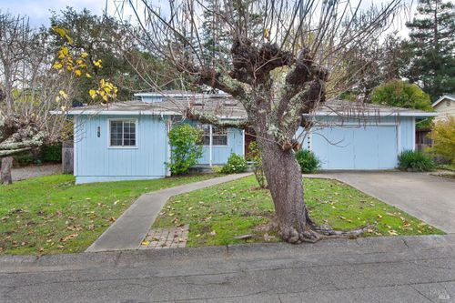 700 Cecelia Dr, Glen Ellen, CA, 95442-9649 | Card Image