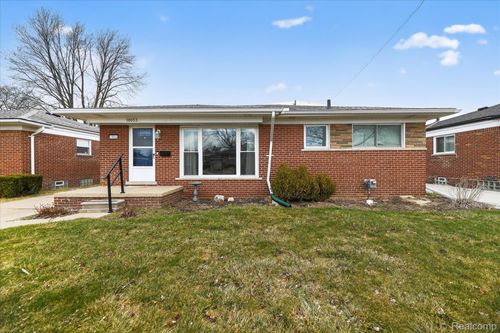 18053 Airport, Fraser, MI, 48026-3132 | Card Image