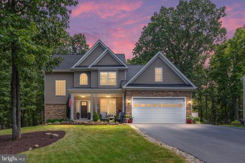 805 S Lakeview Dr, CROSS JUNCTION, VA, 22625-2481 | Card Image