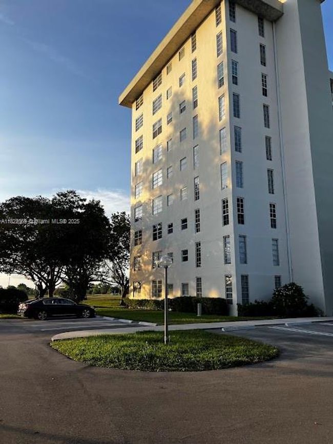 APT-807 - 3090 N Course Dr, Condo with 3 bedrooms, 3 bathrooms and null parking in Pompano Beach FL | Image 4