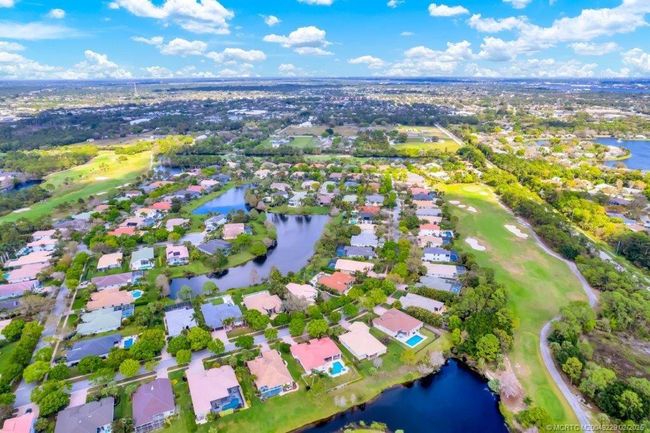 2712 Sw Bear Paw Trl, House other with 4 bedrooms, 3 bathrooms and 3 parking in Palm City FL | Image 10