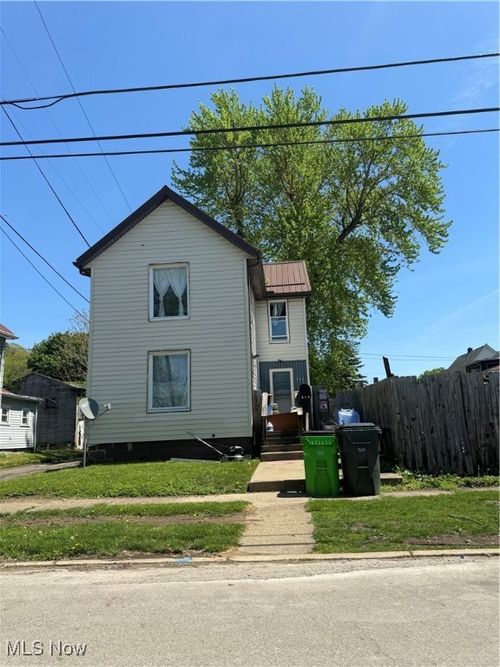 216 N 15th St, Coshocton, OH, 43812-1403 | Card Image
