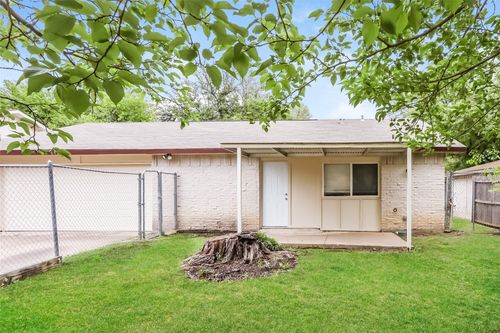 6321 Briar Knoll Dr, Garland, TX, 75043-6017 | Card Image