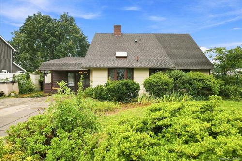 75 Weaving Lane, Hempstead, NY, 11793 | Card Image