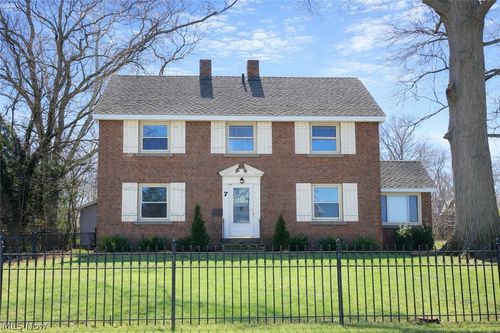 7 Coveland Dr, Avon Lake, OH, 44012-1819 | Card Image