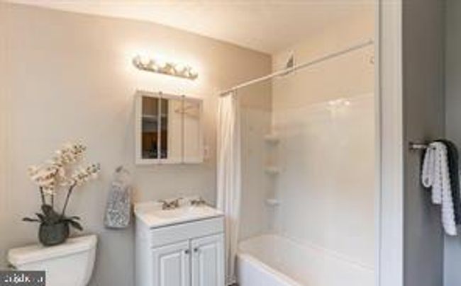 92 W Broad St, House other with 4 bedrooms, 1 bathrooms and null parking in YOE PA | Image 8