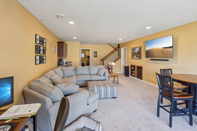 Spacious lower level | Image 24