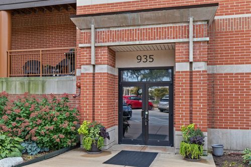 403-935 Burlington Avenue, Downers Grove, IL, 60515 | Card Image