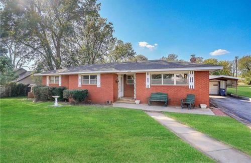 404 S Market St, Cordell, OK, 73632-5220 | Card Image