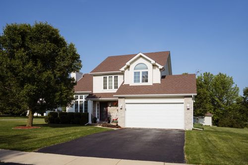 204 Carson Dr, Poplar Grove, IL, 61065-8409 | Card Image