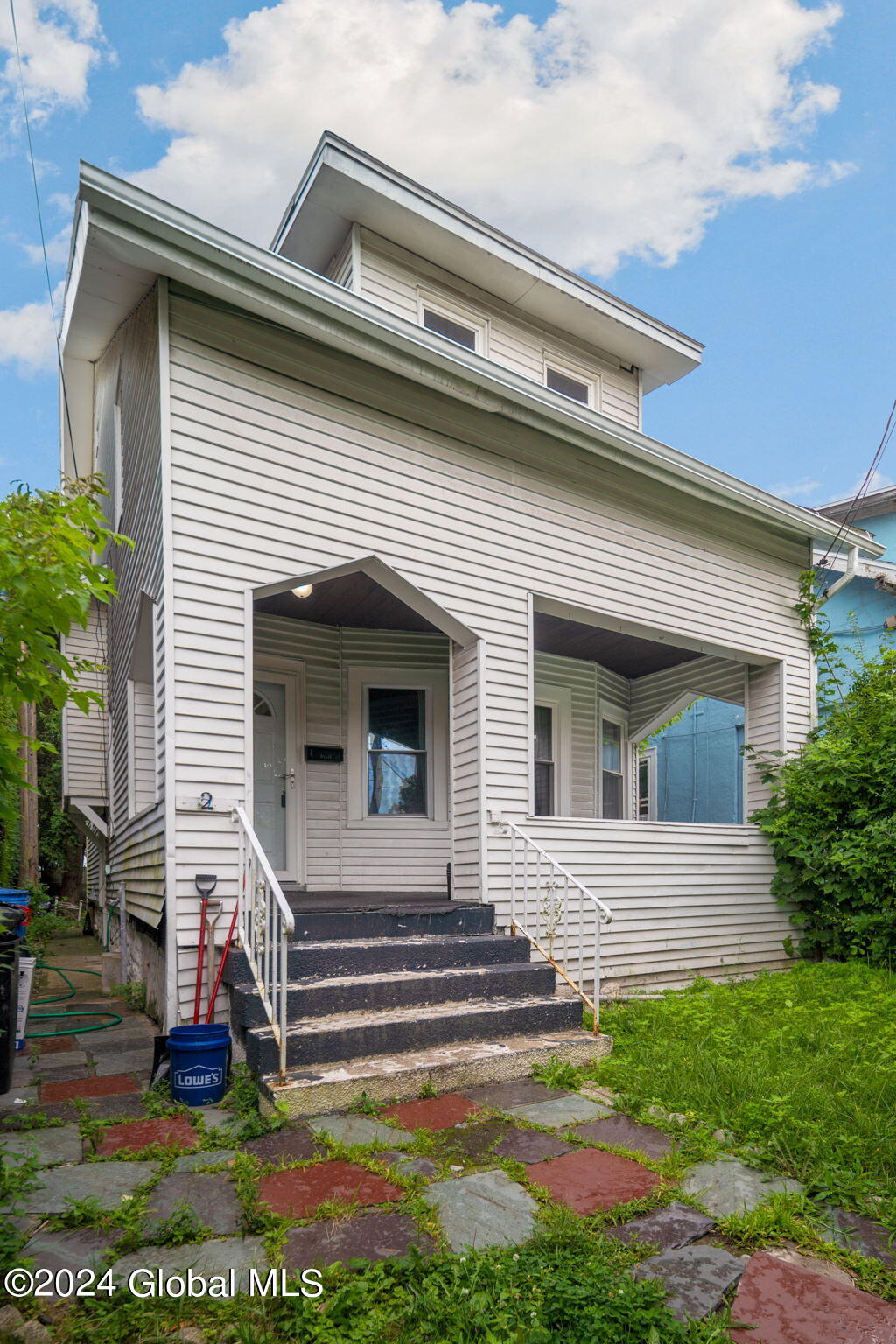Albion Ave, Albany, NY 12209