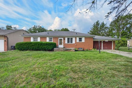 25126 W Chicago, Redford, MI, 48239-2041 | Card Image