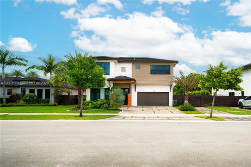 8995 Nw 161st Ter, Miami Lakes, FL, 33018-1426 | Card Image