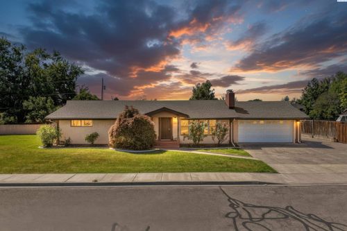 411 27th Ave, Kennewick, WA, 99337-5004 | Card Image