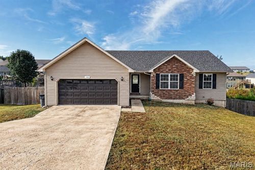 135 Lyle Curtis Cir, Waynesville, MO, 65583-2518 | Card Image