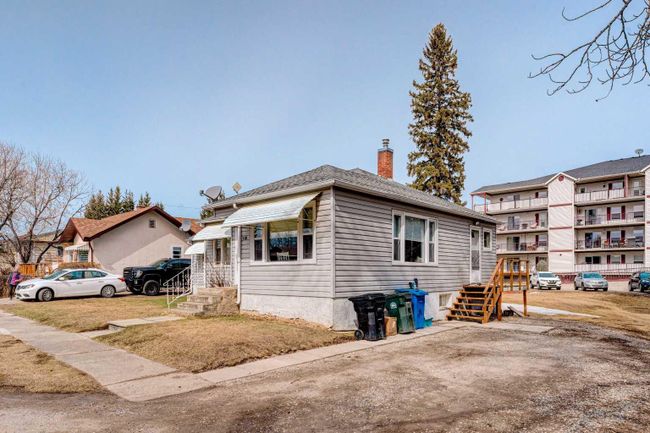 110 1 Avenue Ne, Home with 2 bedrooms, 1 bathrooms and 4 parking in Sundre AB | Image 3
