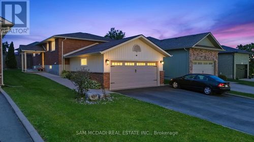 7570 Nadia Crt, Niagara Falls, ON, L2J4K6 | Card Image