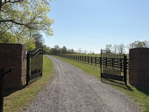 2049 Liebengood Rd, Goodlettsville, TN, 37072-7003 | Card Image
