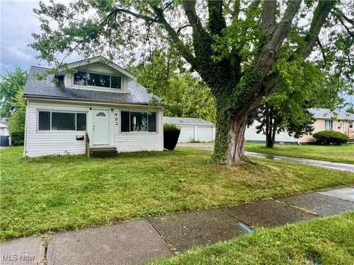 493 E 331st St, Eastlake, OH, 44095-2713 | Card Image