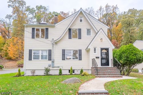 1 Schmitt Rd, West Orange, NJ, 07052-2226 | Card Image