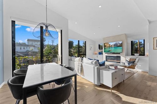 768 N Coast Highway 101, Encinitas, CA, 92024-2045 | Card Image