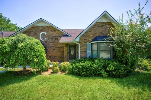657 Tennessee Dr, Livingston, TN, 38570-8122 | Card Image