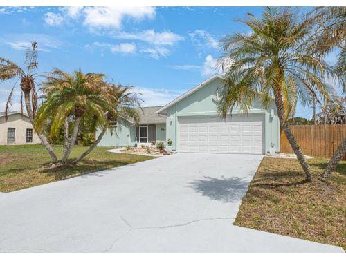 814 Floraland Ave, SEBASTIAN, FL, 32958-4430 | Card Image