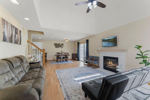 d-8706 Quarry Ridge Ln, Woodbury, MN, 55125-7591 | Card Image
