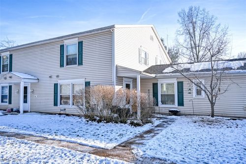 b18-285 Ivy Hill Ln, Medina, OH, 44256-2506 | Card Image