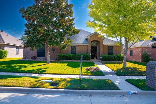 108 Forest Park Ln, Red Oak, TX, 75154-4618 | Card Image