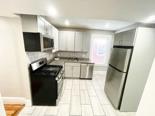 apt-2-1 Ropes St, Salem, MA, 01970-4866 | Card Image