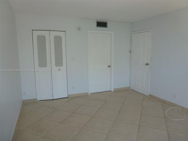 505 - 17011 N Bay Rd, Condo with 2 bedrooms, 2 bathrooms and null parking in Sunny Isles Beach FL | Image 17