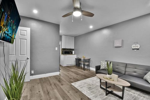 2-201 Se 23rd St, Fort Lauderdale, FL, 33316-3435 | Card Image