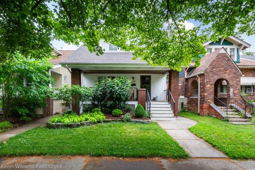 1424 Lakepointe St, Grosse Pointe Park, MI, 48230-1016 | Card Image