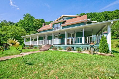 31 Bailey-Mathes Farm Ln, Newland, NC, 28657-7399 | Card Image