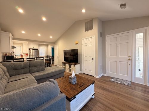 8 Troon Ter, Annandale, NJ, 08801-1601 | Card Image