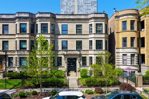1e-634 W Grace St, Chicago, IL, 60613-4013 | Card Image