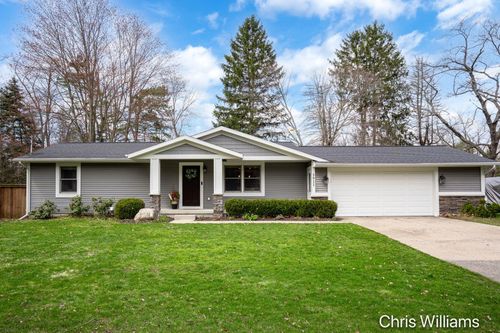 5911 Verta Dr, Belmont, MI, 49306-9492 | Card Image