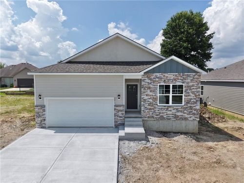 2213 Crestview Pl, Raymore, MO, 64083-7133 | Card Image