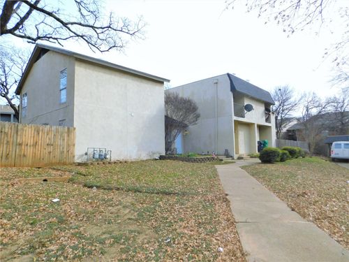 1911 Kingswood Ct, Denton, TX, 76205-7818 | Card Image