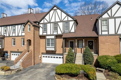 302 Kingsberry Cir, Mt. Lebanon, PA, 15234 | Card Image